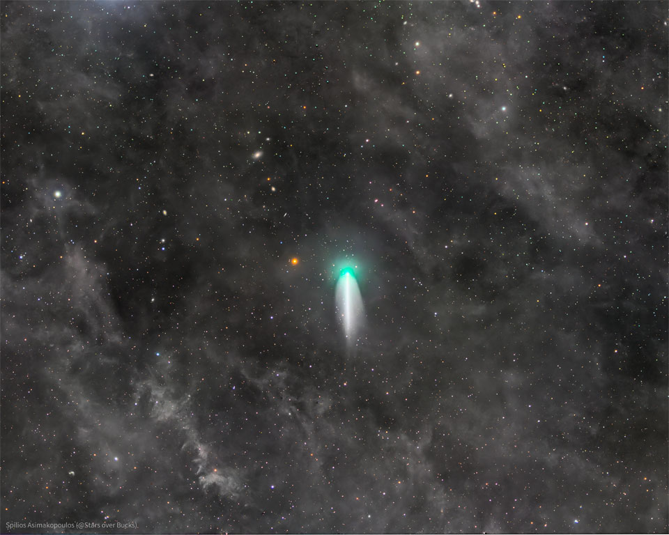 A starfield appears with a bright comet near the 
center. The comet has a bright green head and a short
white tail. Around the frame is a complex array of 
faint gray nebulas. 
Please see the explanation for more detailed information.